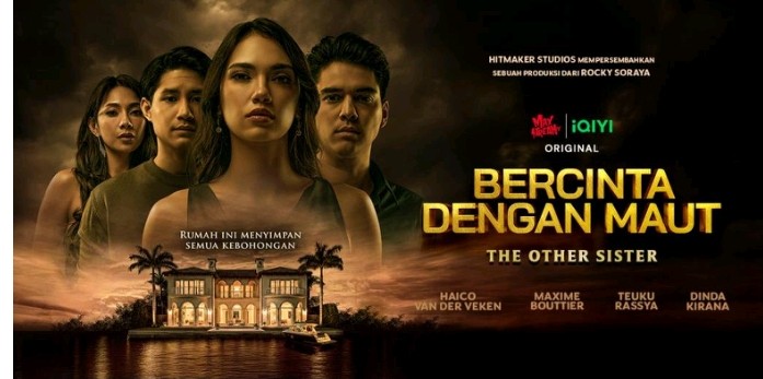 Promotional poster for bercinta dengan maut with four leads standing in front of a mansion by water at sunset title in bold yellow text